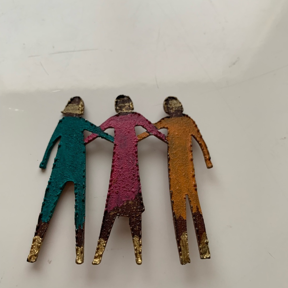 Gina Designs vintage Colorful Trio Figurine Brooch. Friends pin metal cutout